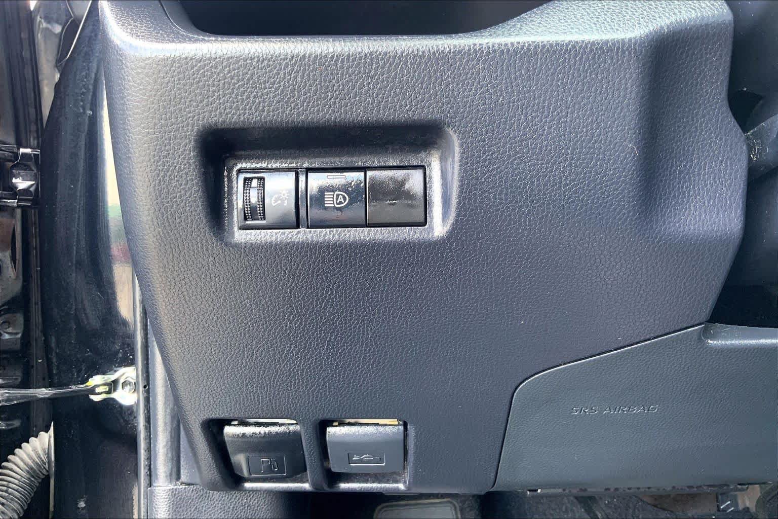 Used 2024 Toyota RAV4 XLE FWD image 32