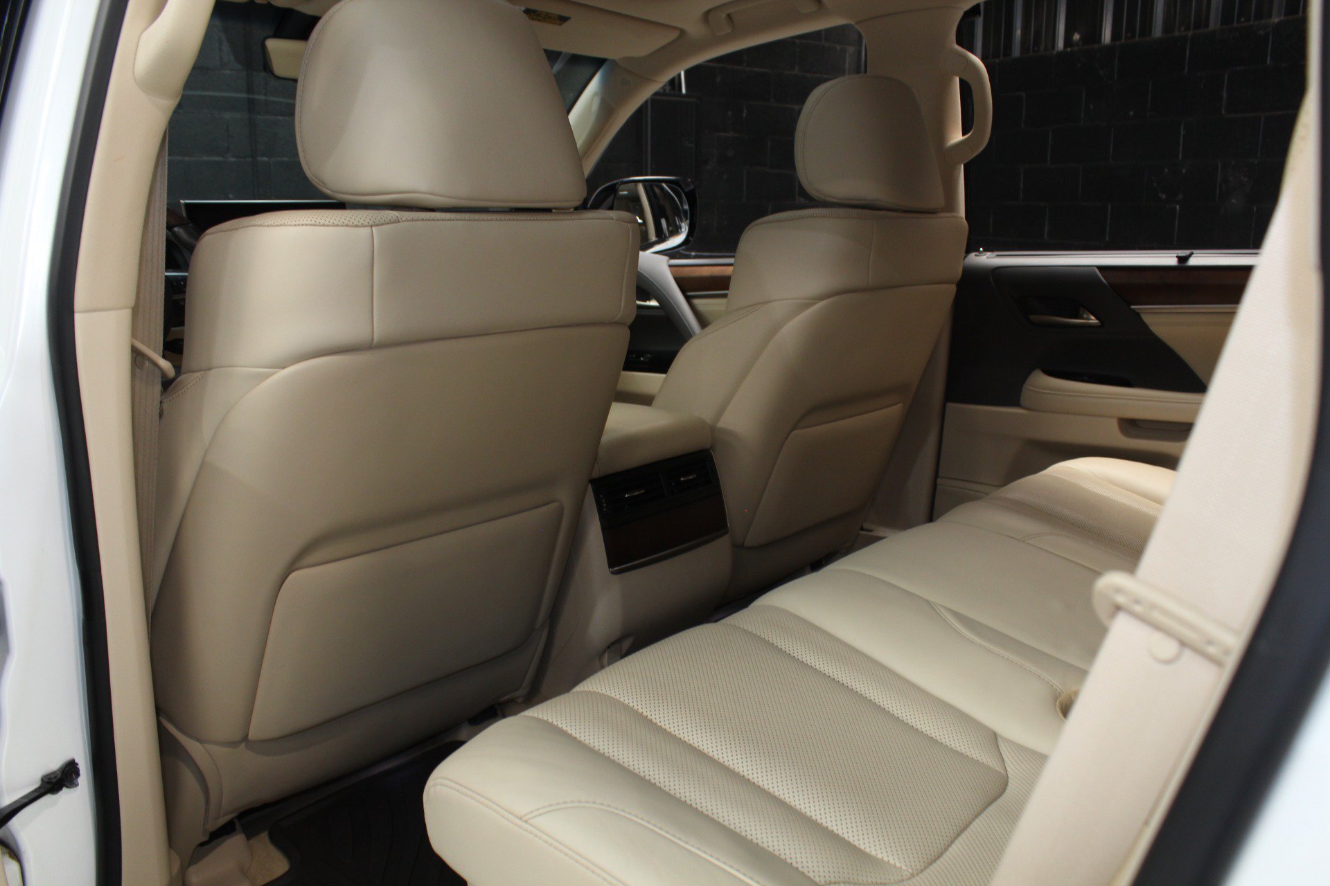 Used 2021 Lexus LX 570 4WD w/ Luxury Package image 43