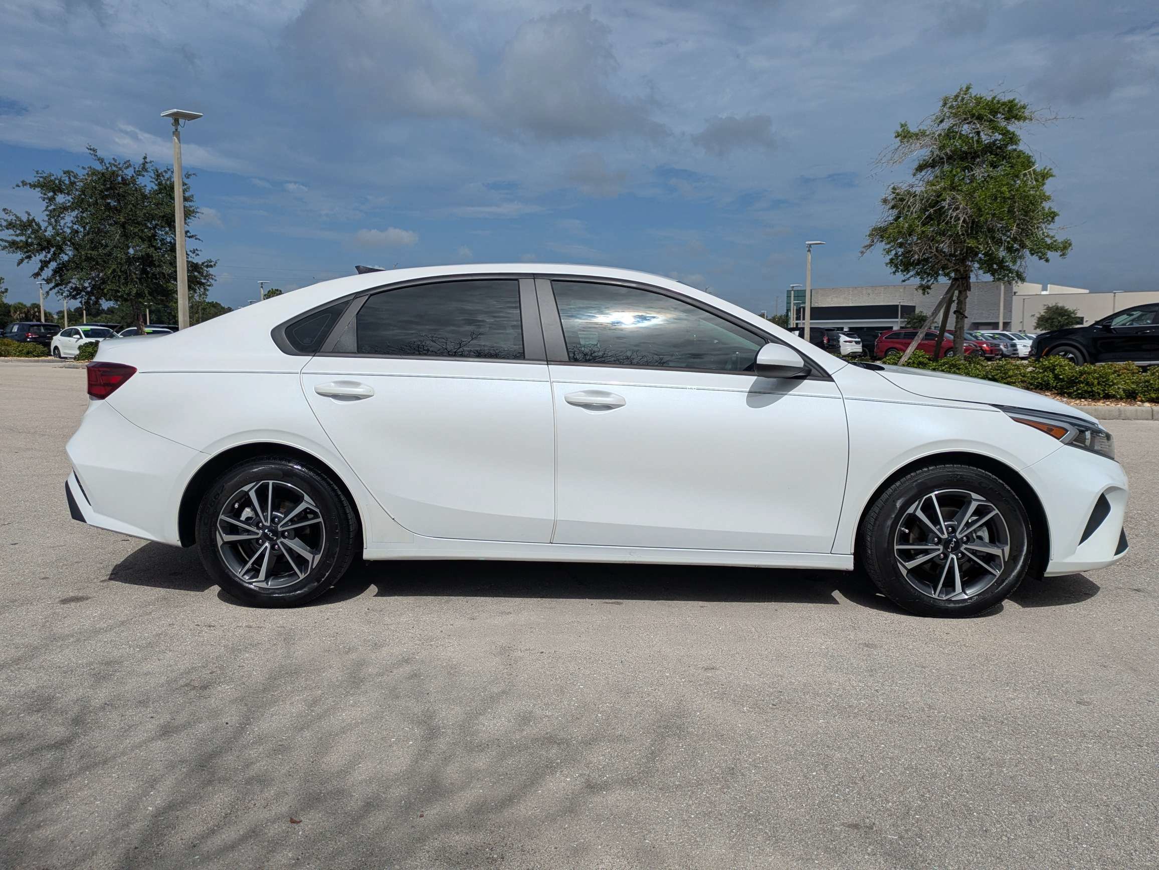 Certified 2022 Kia Forte LXS FWD image 4