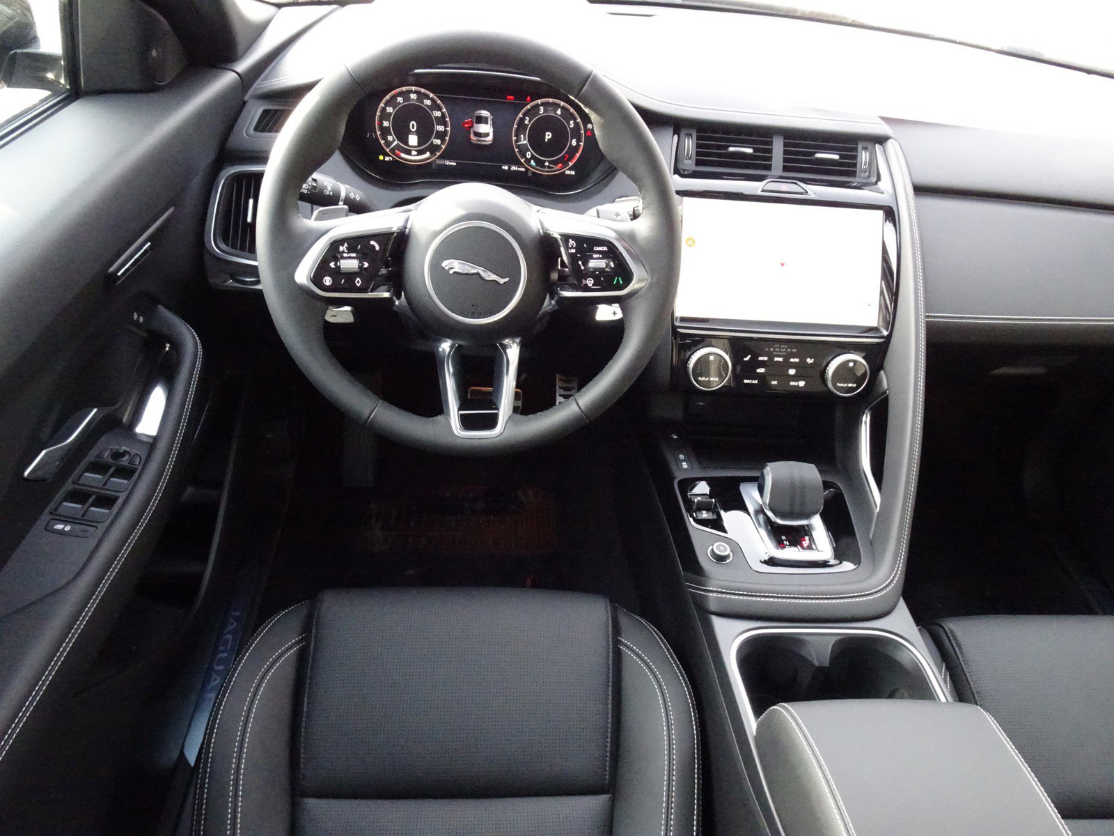 New 2024 Jaguar E-PACE R-Dynamic SE image 19