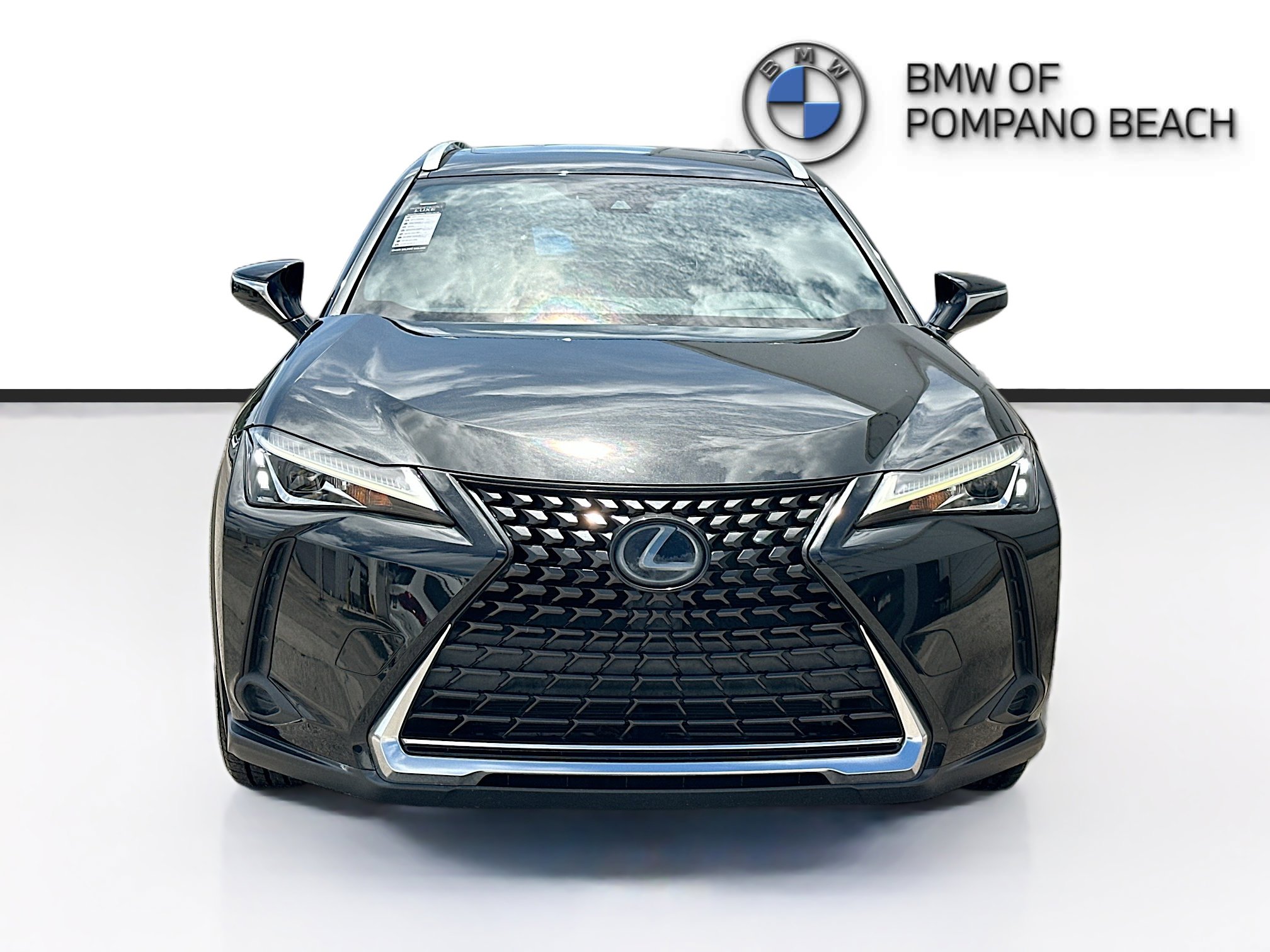 Used 2019 Lexus UX 200 FWD image 2