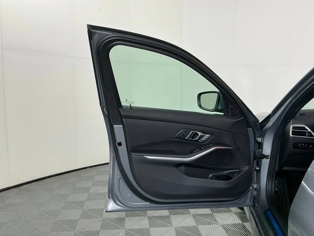 Used 2025 BMW 330i Sedan w/ Convenience Package RWD image 19