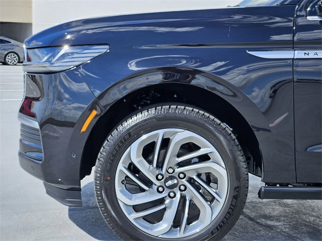 New 2025 Lincoln Navigator L Reserve image 9
