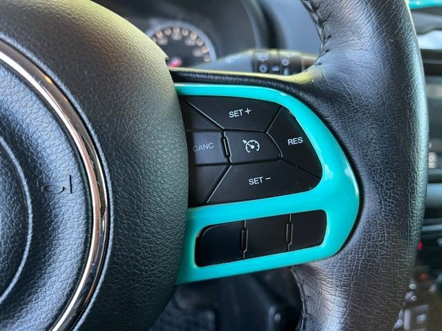 Used 2020 Jeep Renegade Latitude w/ Cold Weather Group FWD image 17