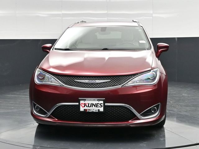 Used 2020 Chrysler Pacifica Touring-L w/ Tire & Wheel Group image 2