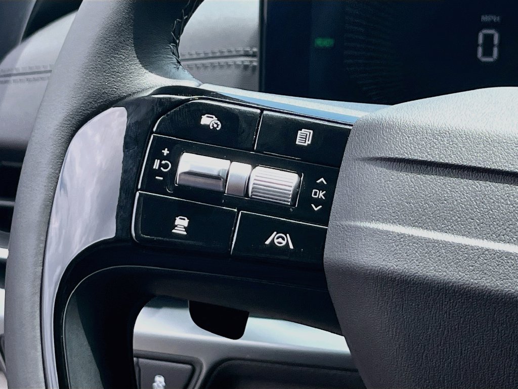 New 2027 Kia Carnival LXS FWD image 18