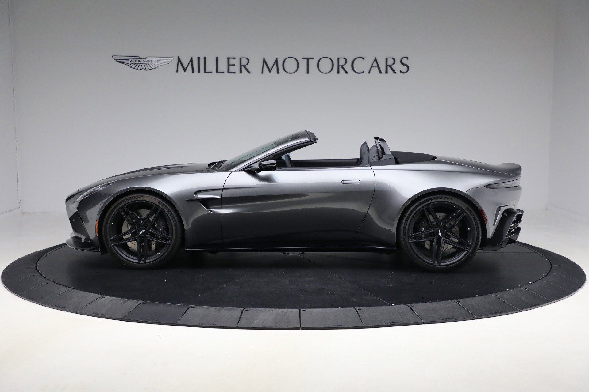 New 2026 Aston Martin V8 Vantage Roadster image 3