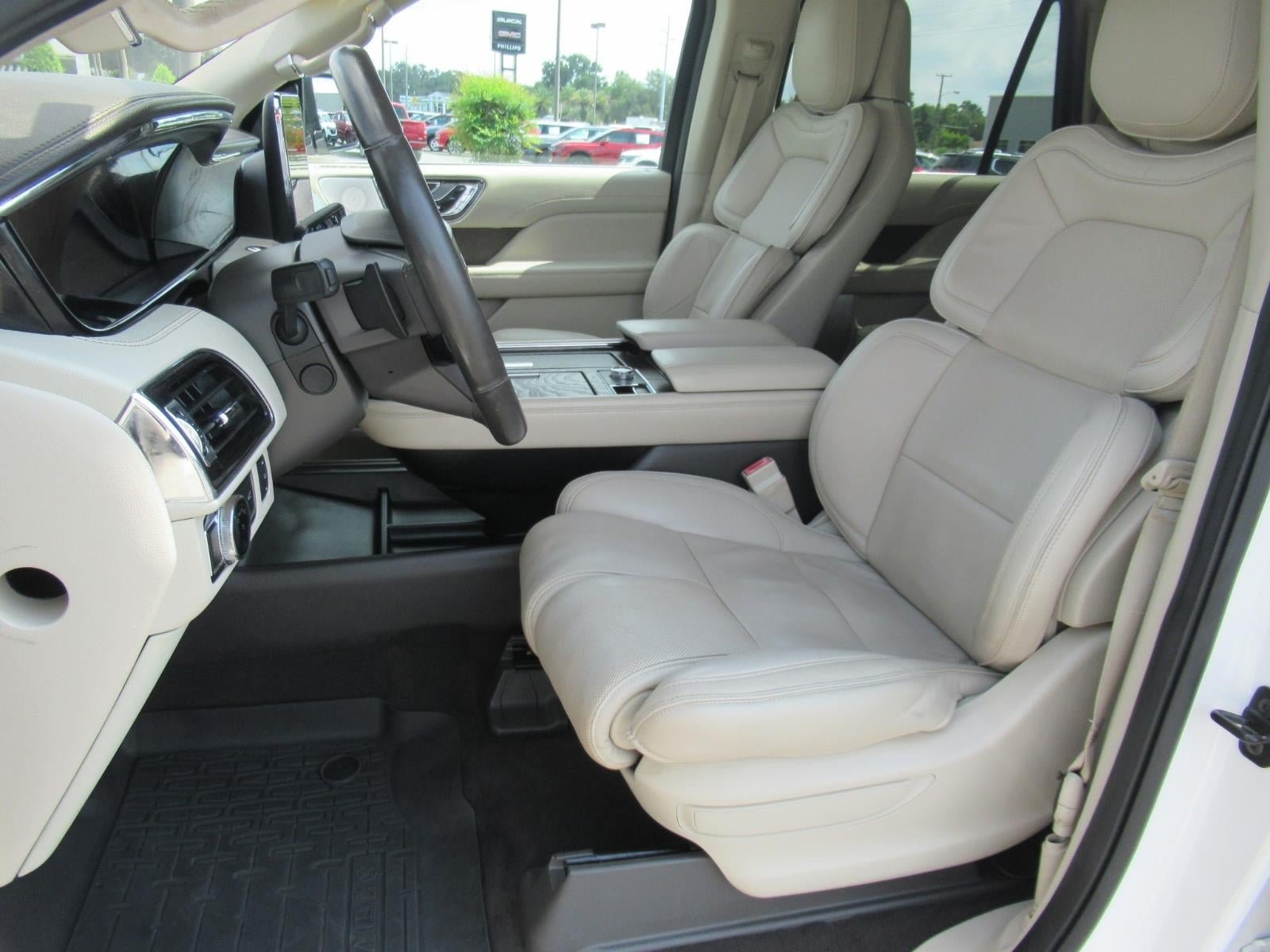 Used 2019 Lincoln Navigator Reserve AWD/4WD image 19