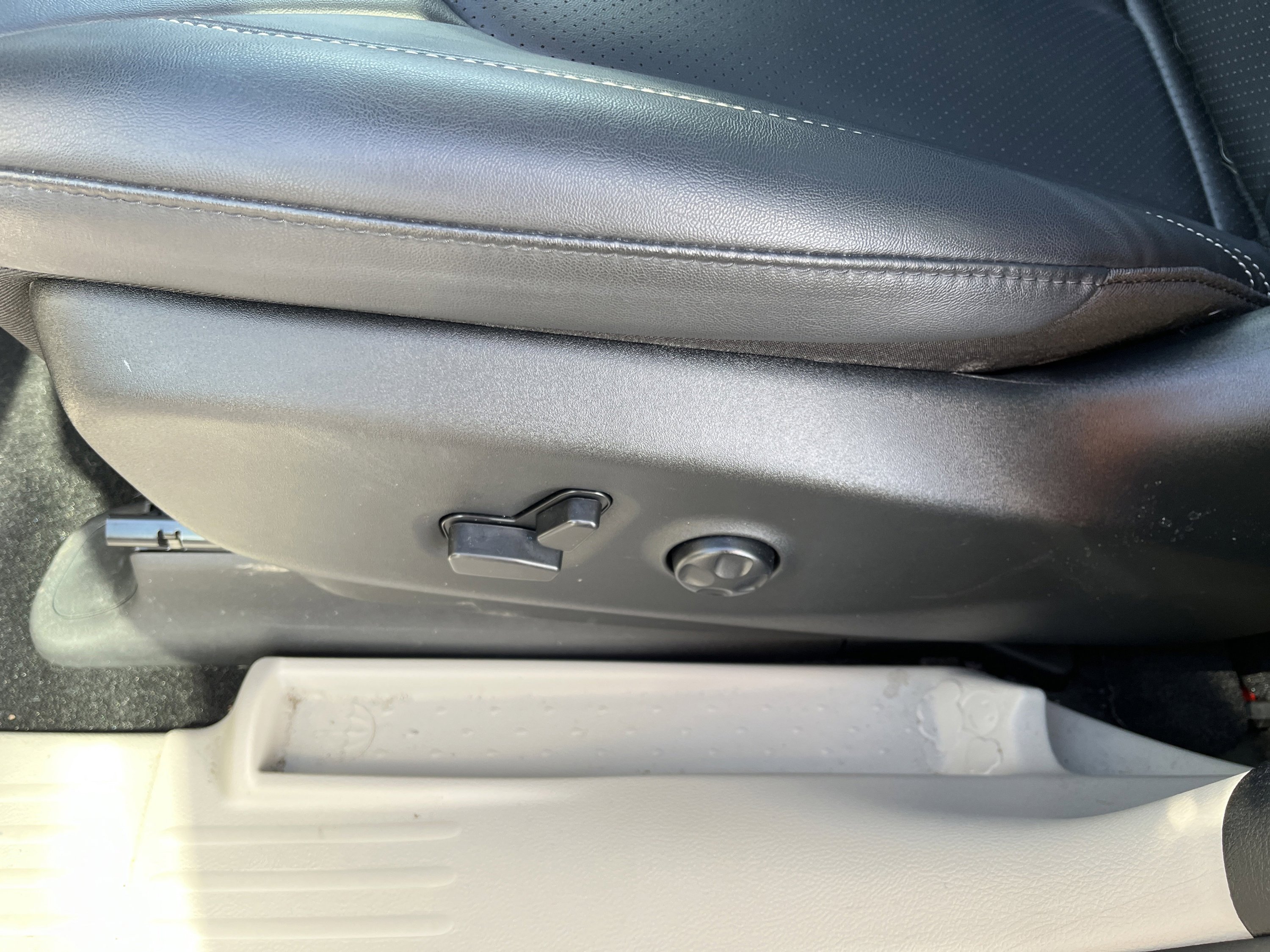 Used 2024 Chrysler Pacifica Touring-L image 15