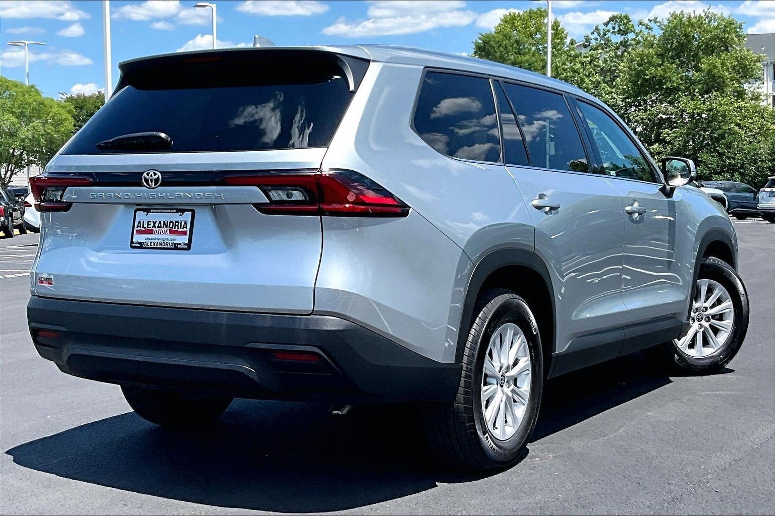 Used 2025 Toyota Grand Highlander AWD image 11