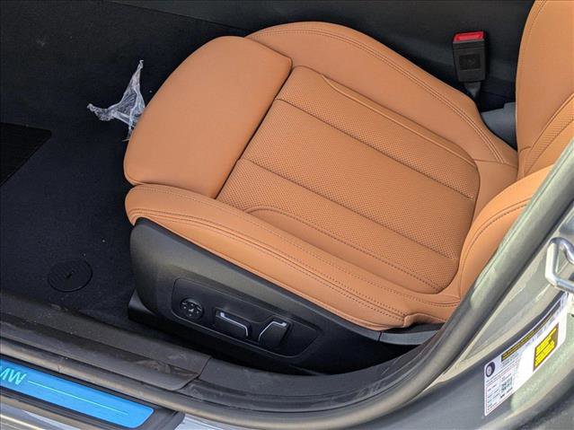 Used 2025 BMW 330i Sedan w/ Convenience Package image 4