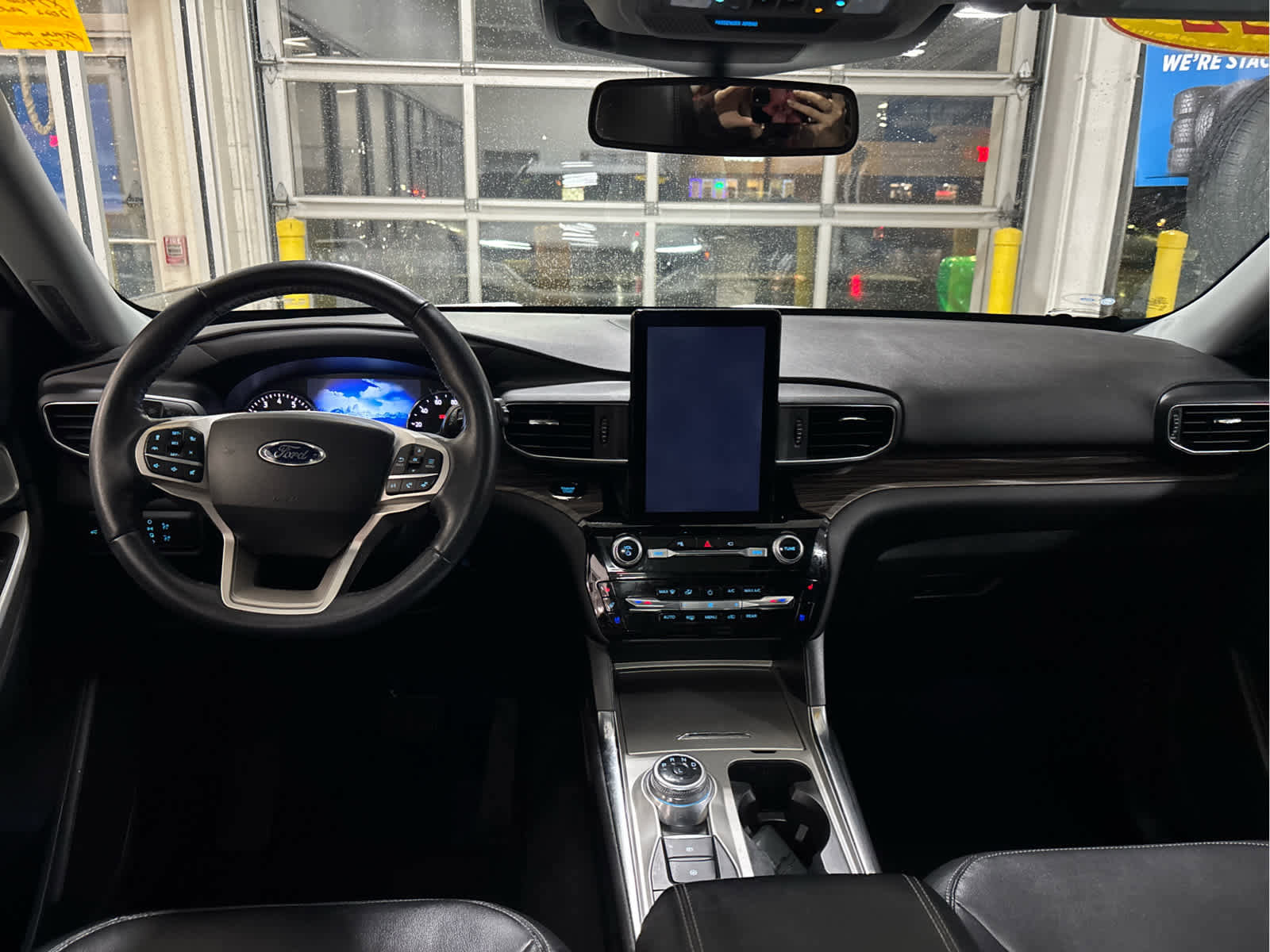 Used 2022 Ford Explorer Limited w/ Limited Technology Package image 9