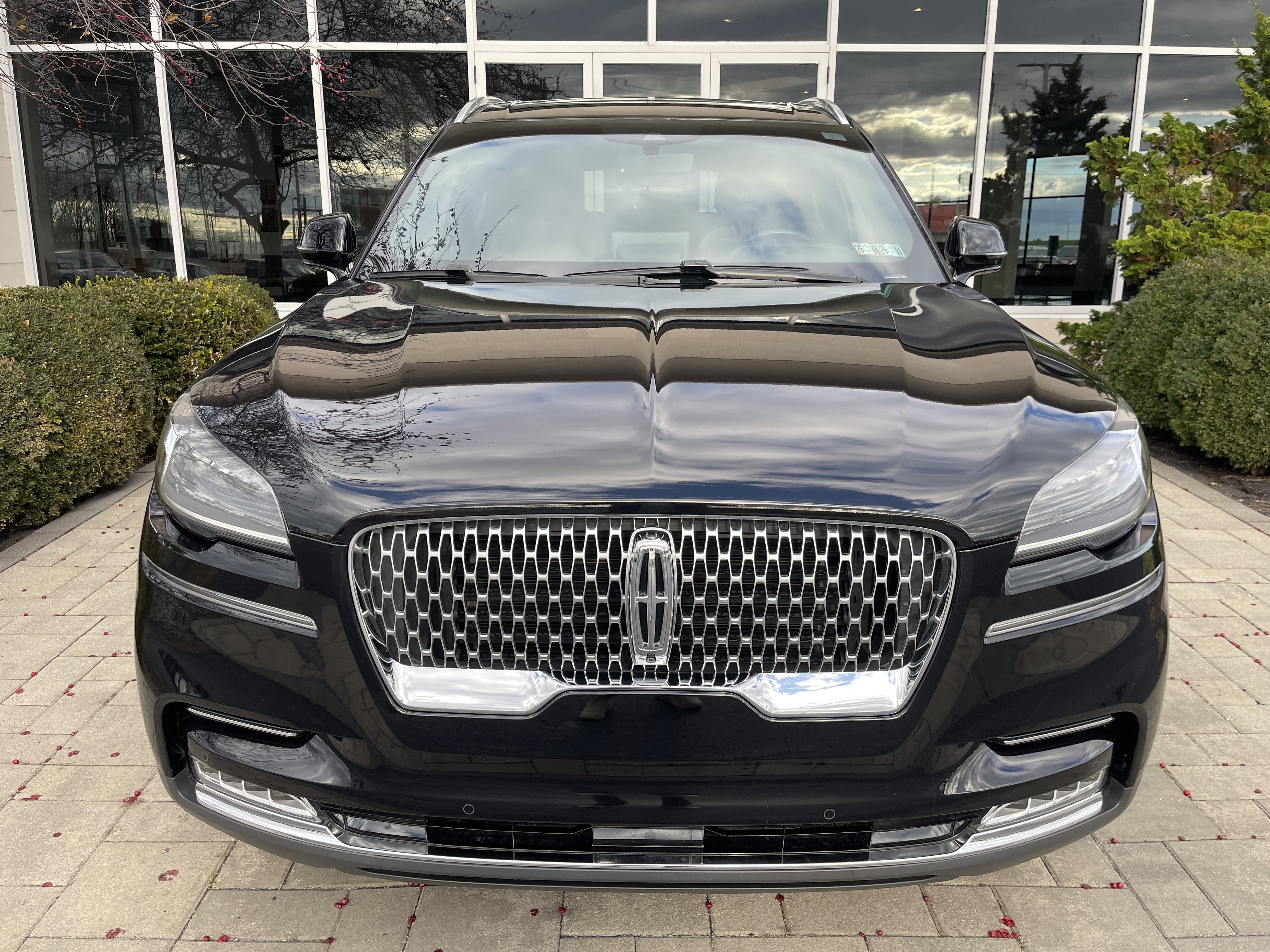 Used 2021 Lincoln Aviator Reserve w/ Equipment Group 201A image 2