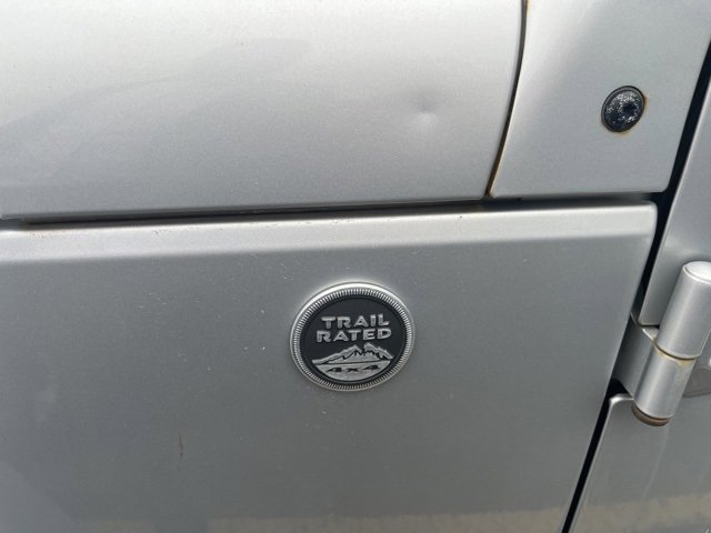 Used 2009 Jeep Wrangler Unlimited Sahara w/ Dual Top Group image 11