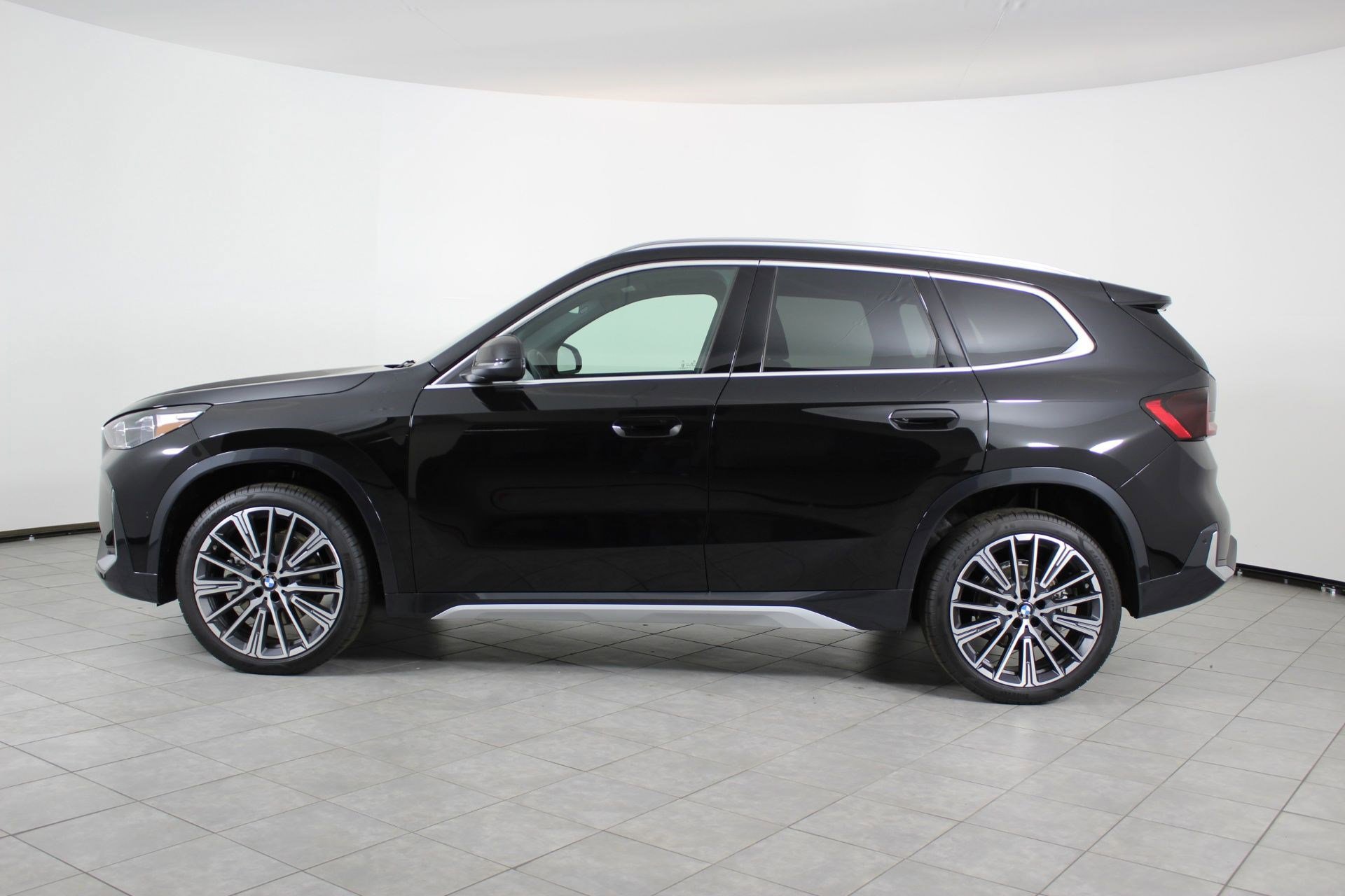 New 2026 BMW X1 xDrive28i w/ Convenience Package image 2
