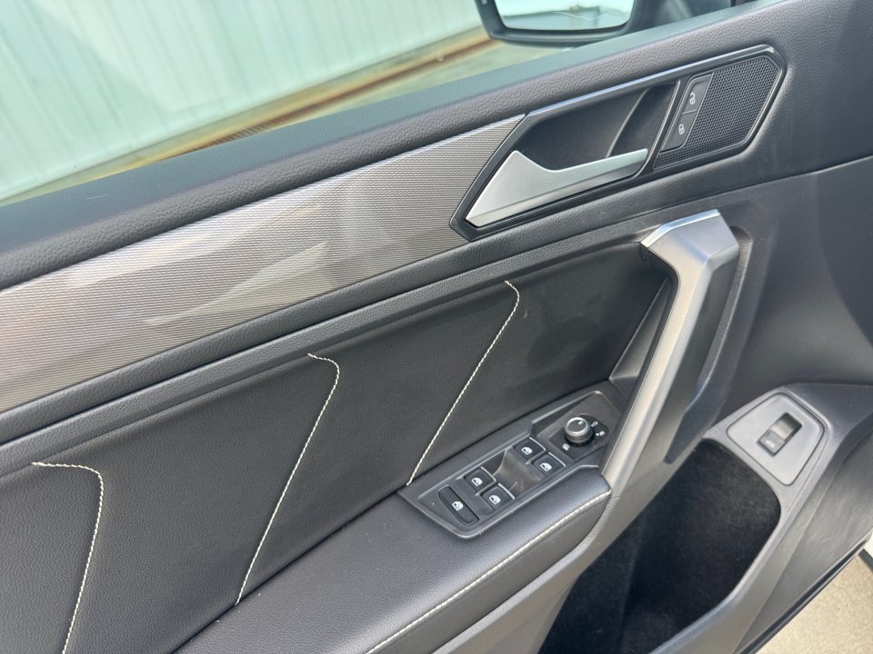 Used 2022 Volkswagen Tiguan SE FWD image 36