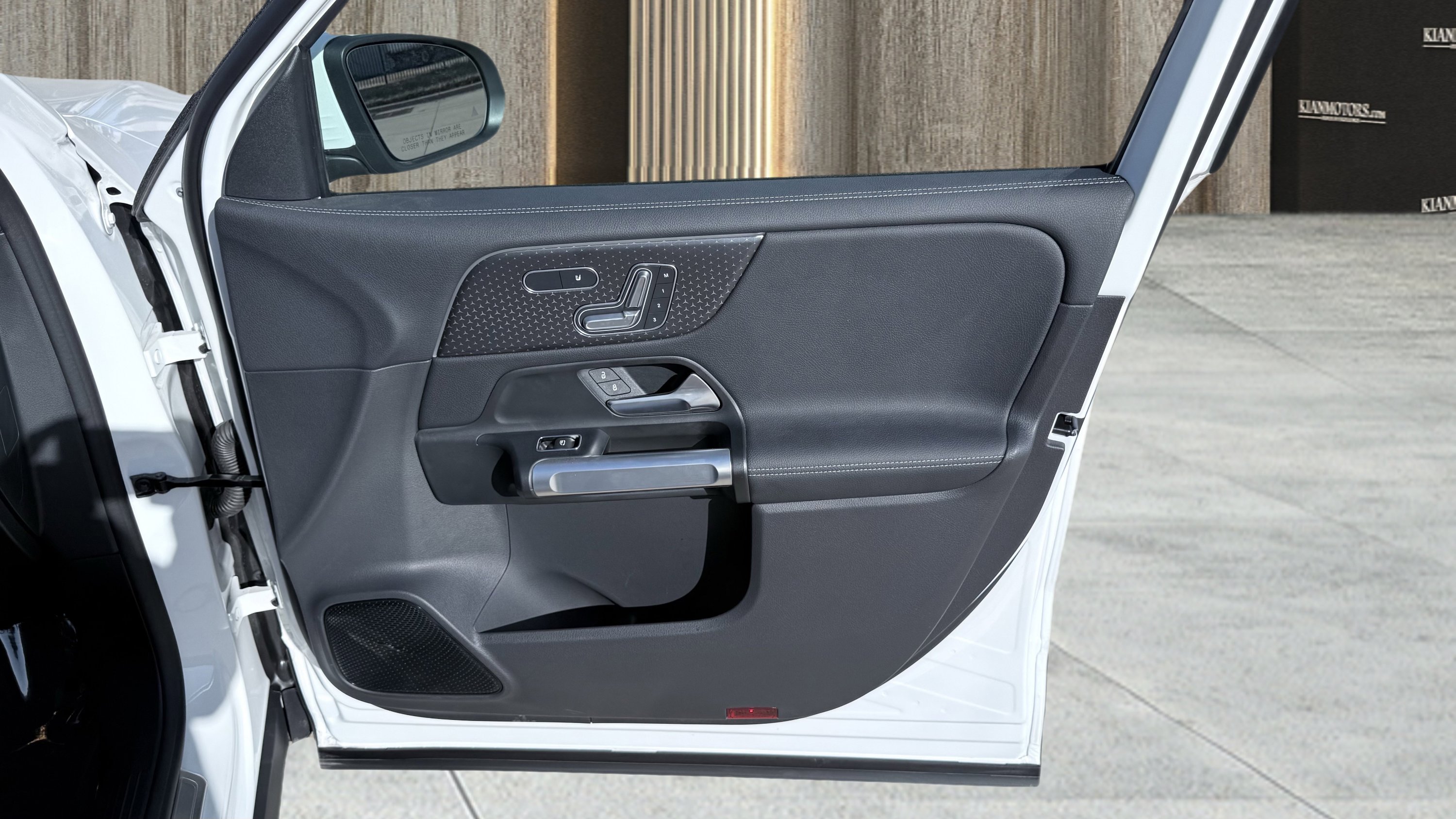 Used 2025 Mercedes-Benz EQB 250+ image 39