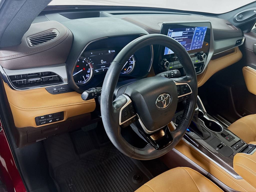 Used 2022 Toyota Highlander Platinum FWD image 9