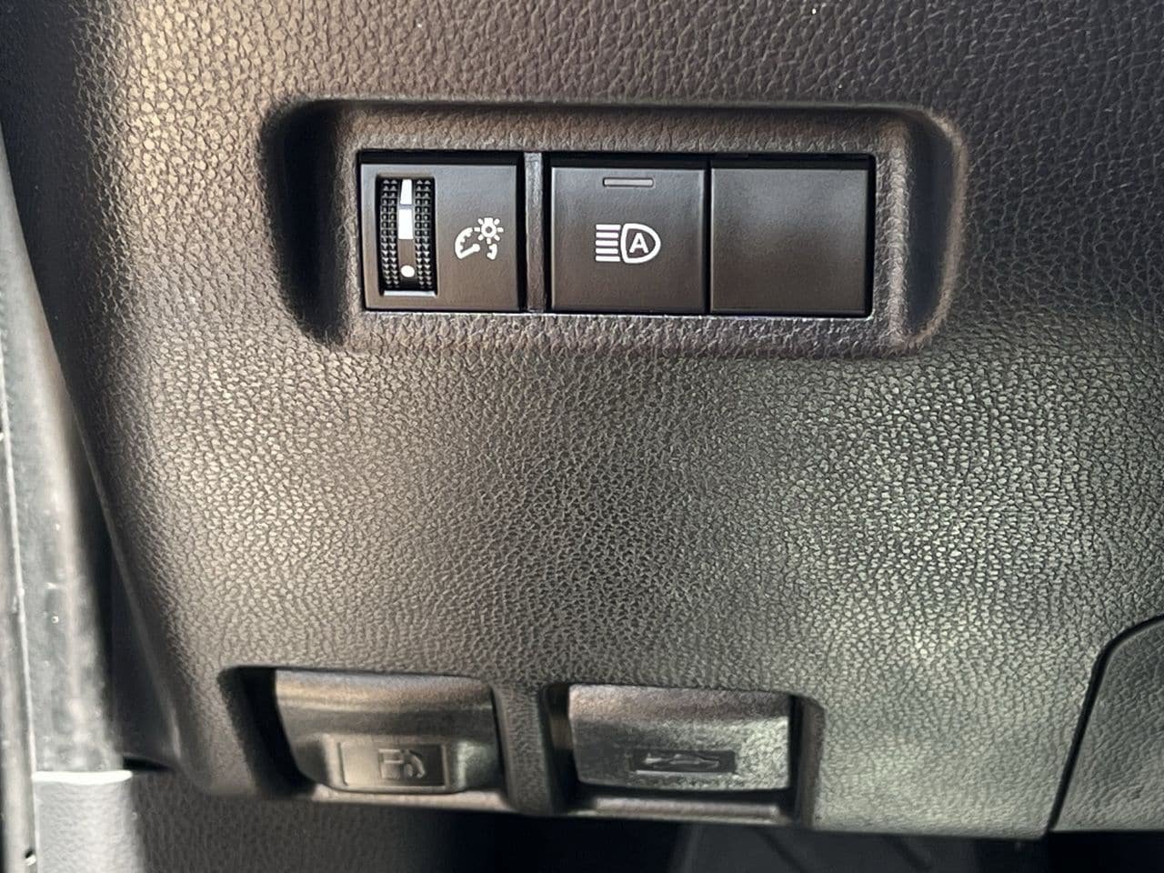 Used 2025 Toyota RAV4 XLE FWD image 20