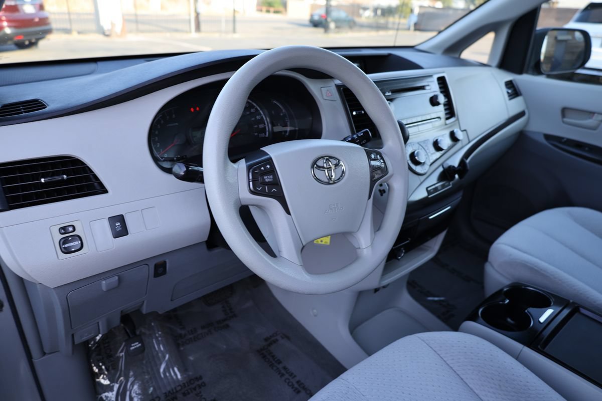 Used 2011 Toyota Sienna LE AWD/4WD image 22