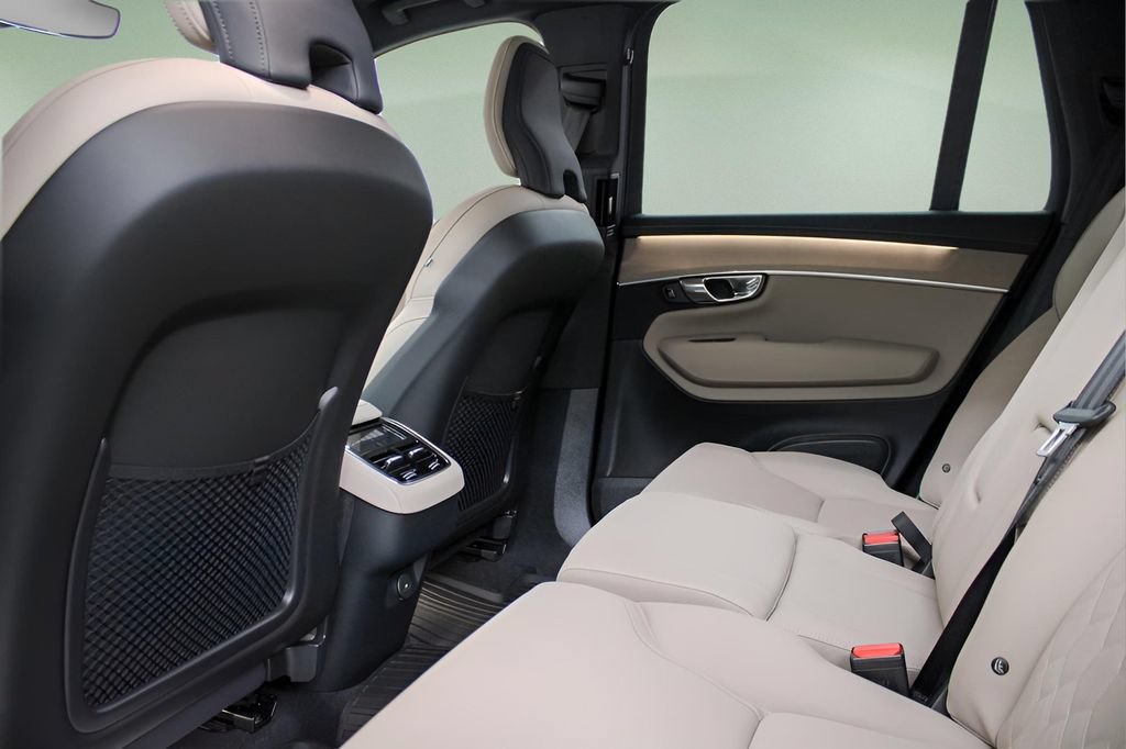 New 2026 Volvo XC90 B6 Plus w/ Protection Package Premier AWD/4WD image 12