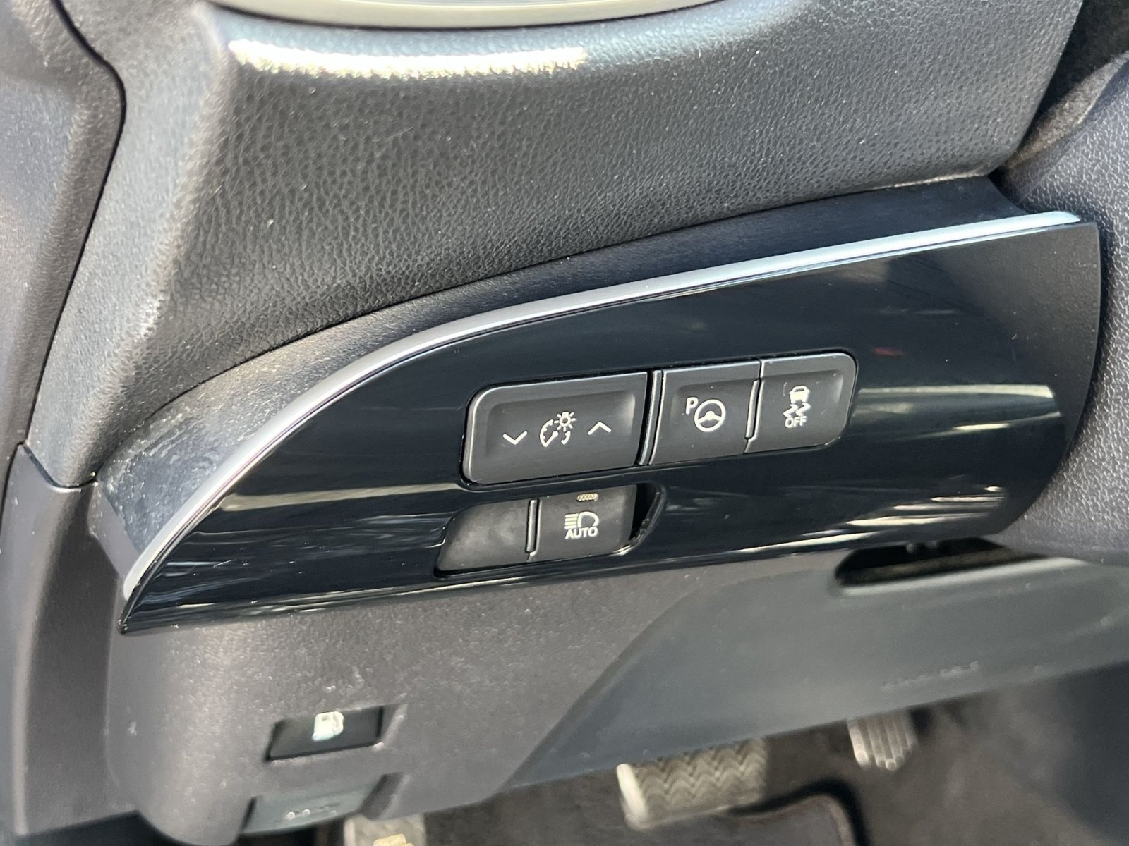 Used 2016 Toyota Prius Four Touring w/ Premium Convenience Package FWD image 25
