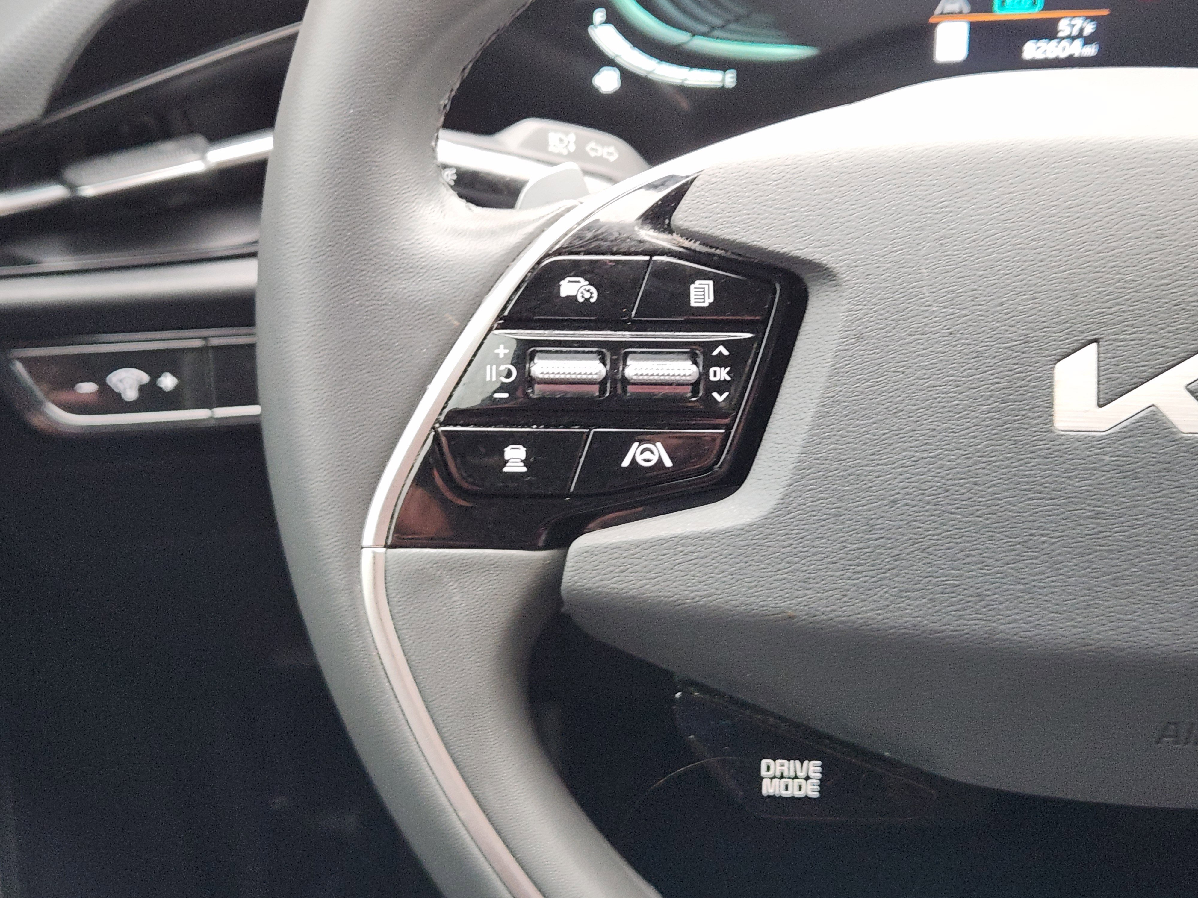 Used 2023 Kia Niro EX image 35