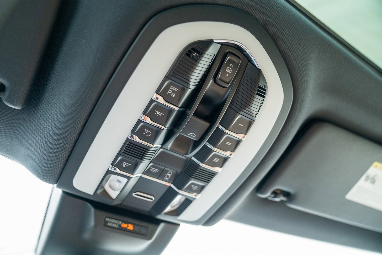 Certified 2025 Porsche Macan image 19