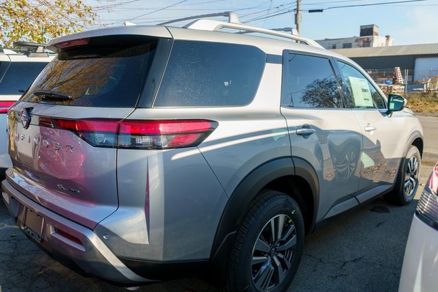 New 2025 Nissan Pathfinder SL image 4