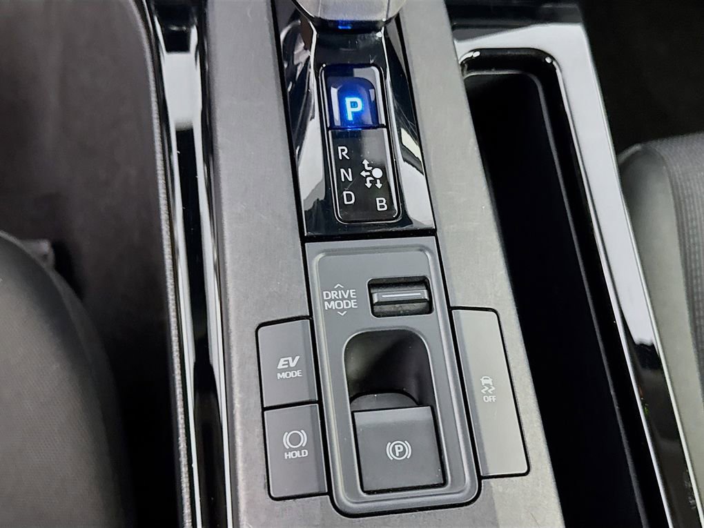 Used 2024 Toyota Prius LE image 22