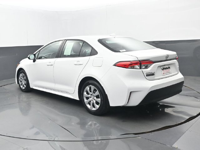 Used 2025 Toyota Corolla LE FWD image 3