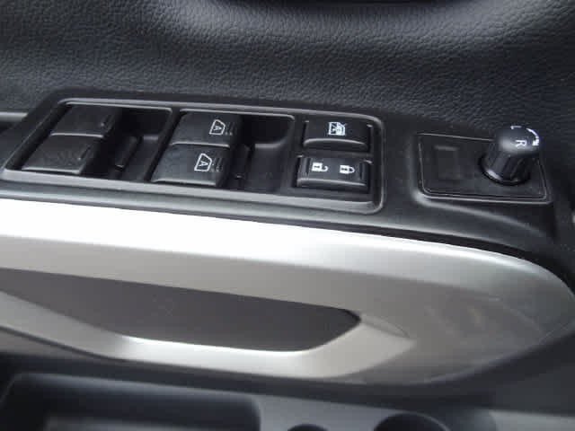 Used 2023 Nissan Titan SV AWD/4WD image 13