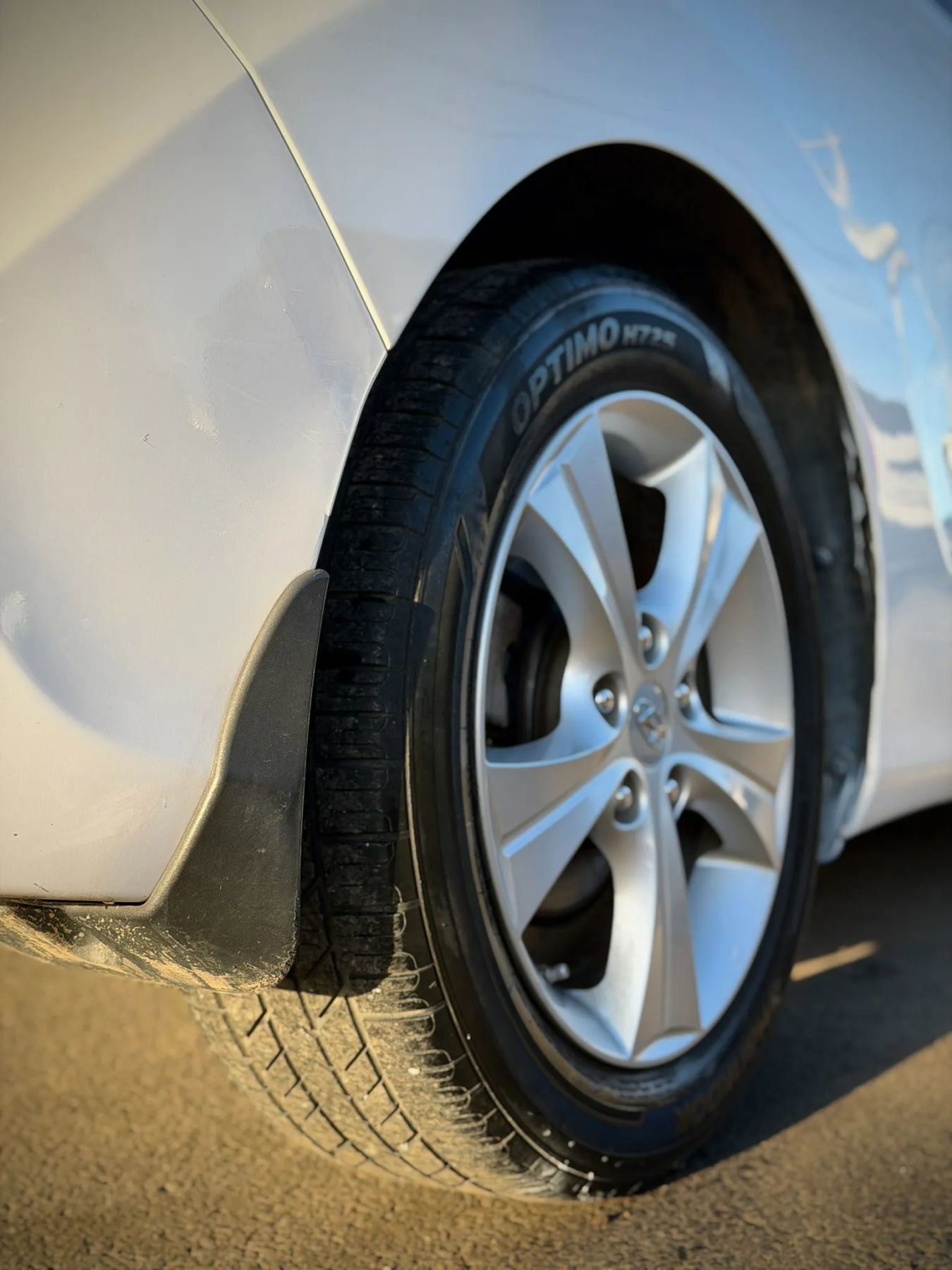 Used 2013 Hyundai Elantra FWD image 19