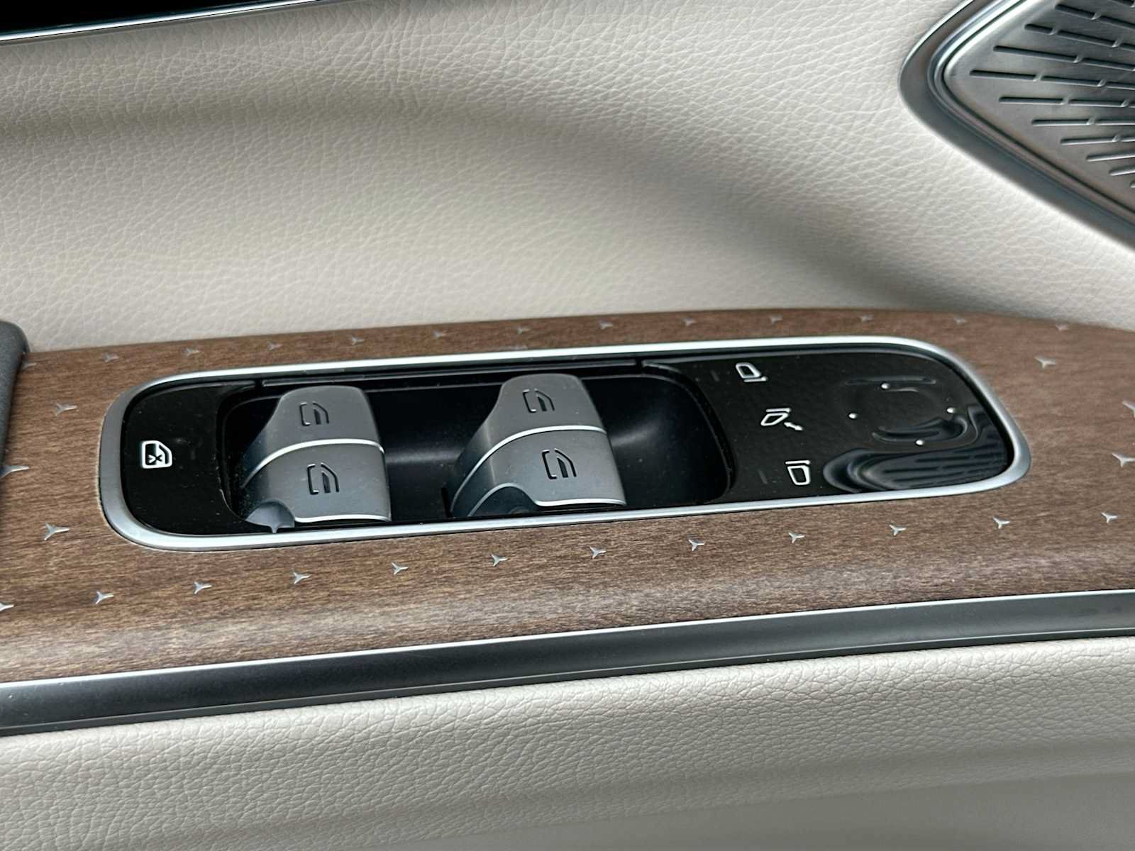Used 2023 Mercedes-Benz EQS 450+ SUV image 18