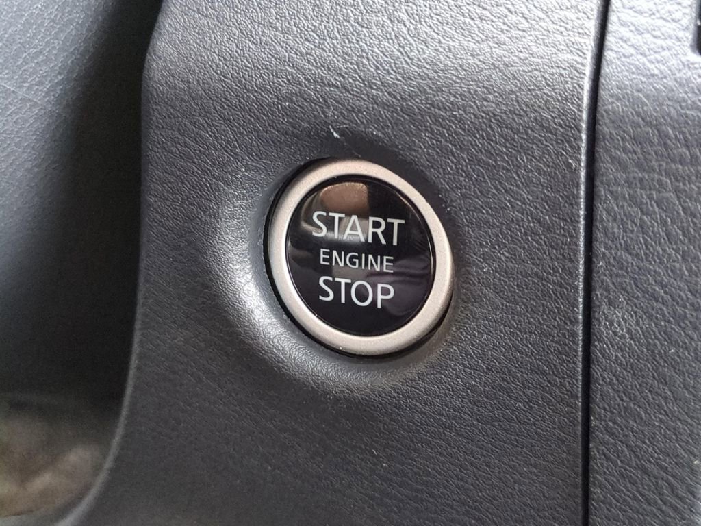 Used 2025 Nissan Frontier SV image 24