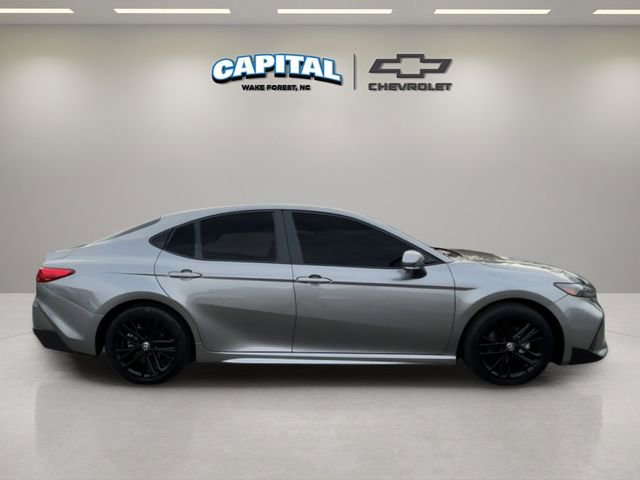 Used 2025 Toyota Camry SE image 6