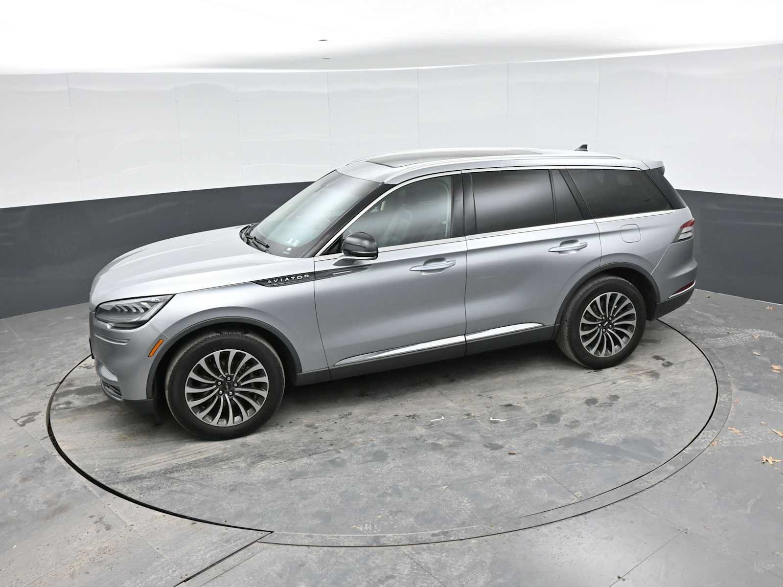 Used 2023 Lincoln Aviator AWD w/ Premium Package image 13