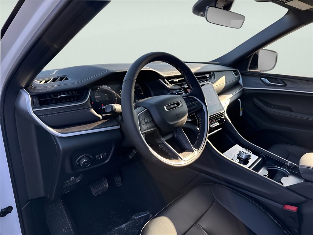 New 2025 Jeep Grand Cherokee Limited image 23
