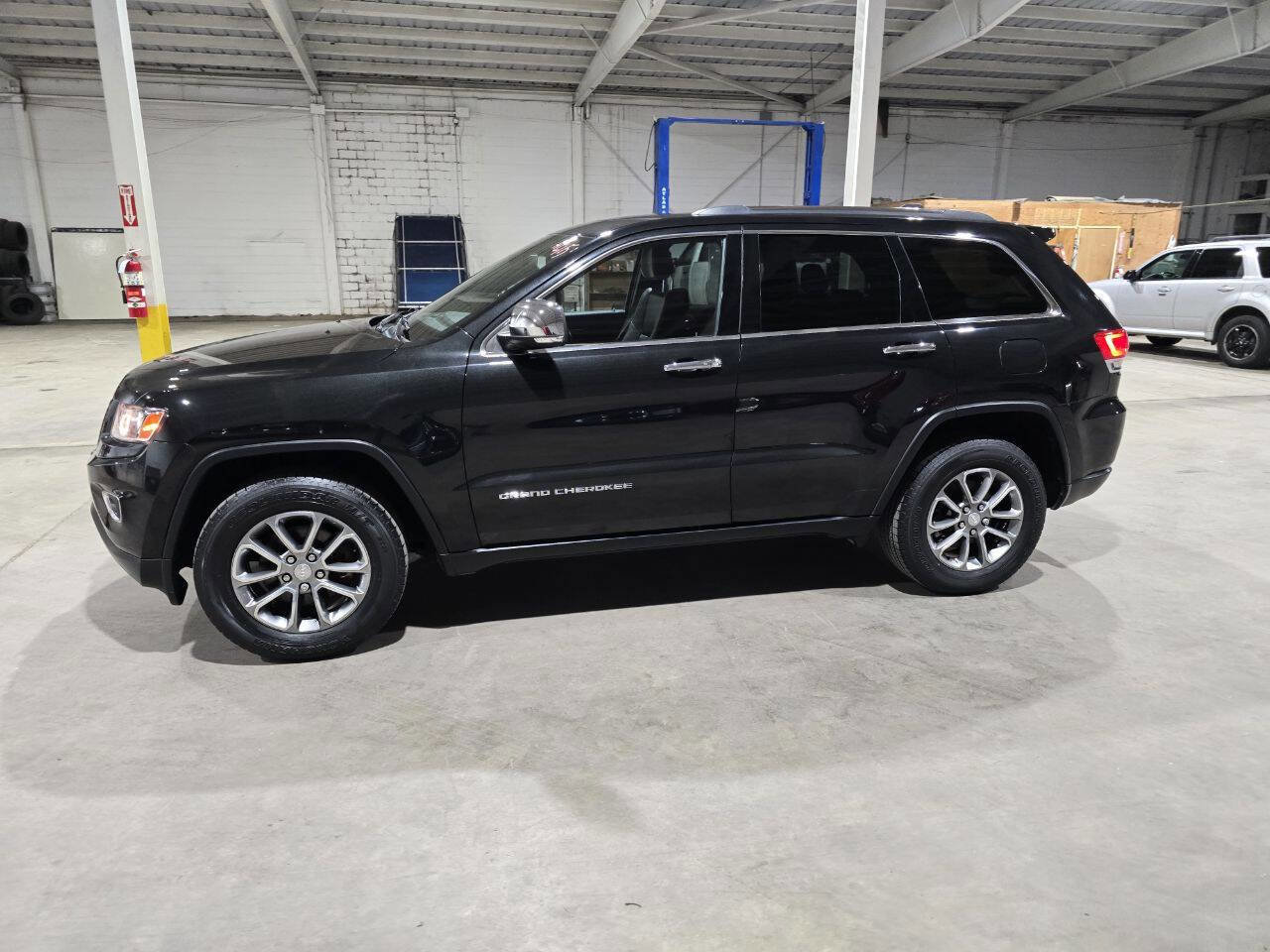 Used 2014 Jeep Grand Cherokee Limited AWD/4WD image 4