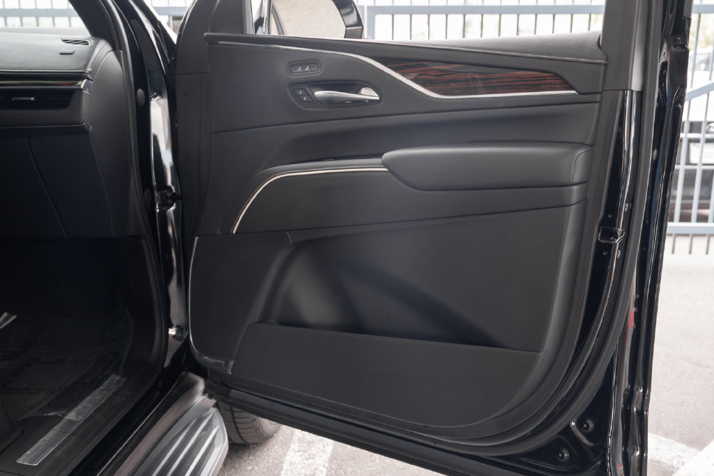 Used 2023 Cadillac Escalade ESV Luxury RWD image 47