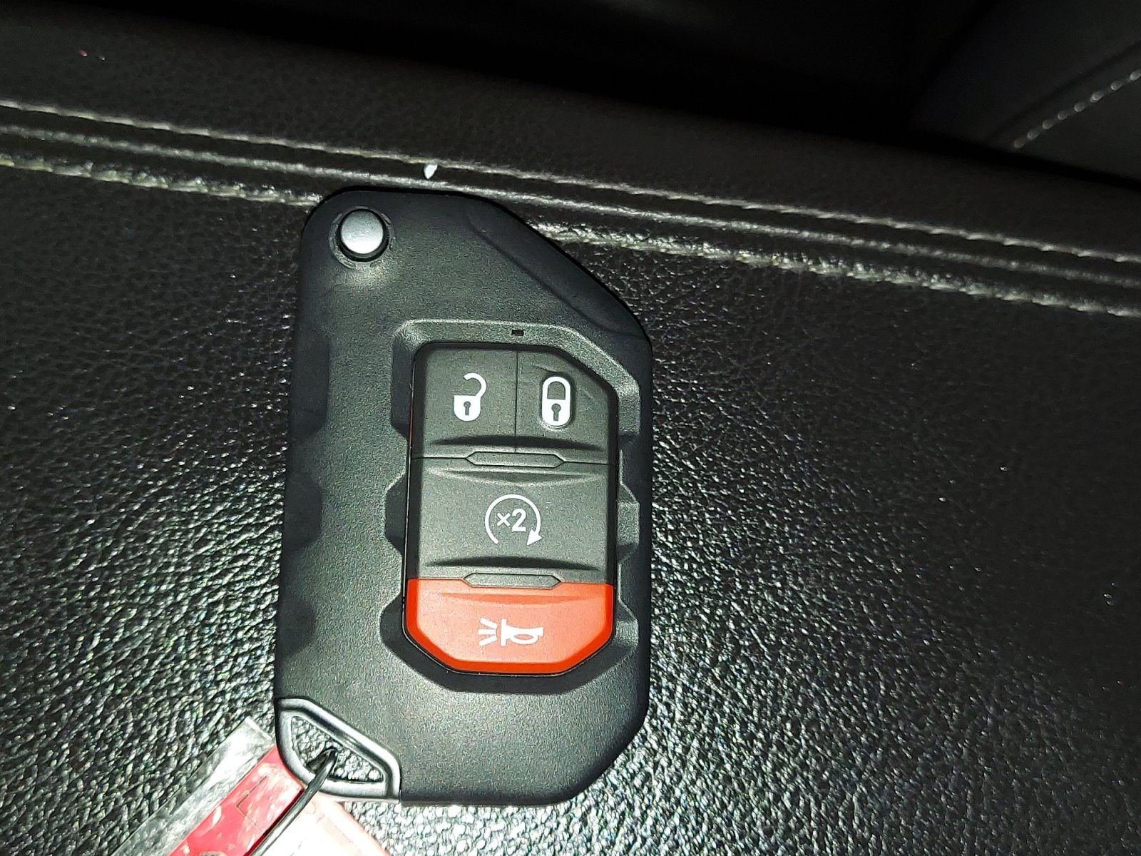 Used 2018 Jeep Wrangler Unlimited Rubicon w/ Connectivity Group AWD/4WD image 28