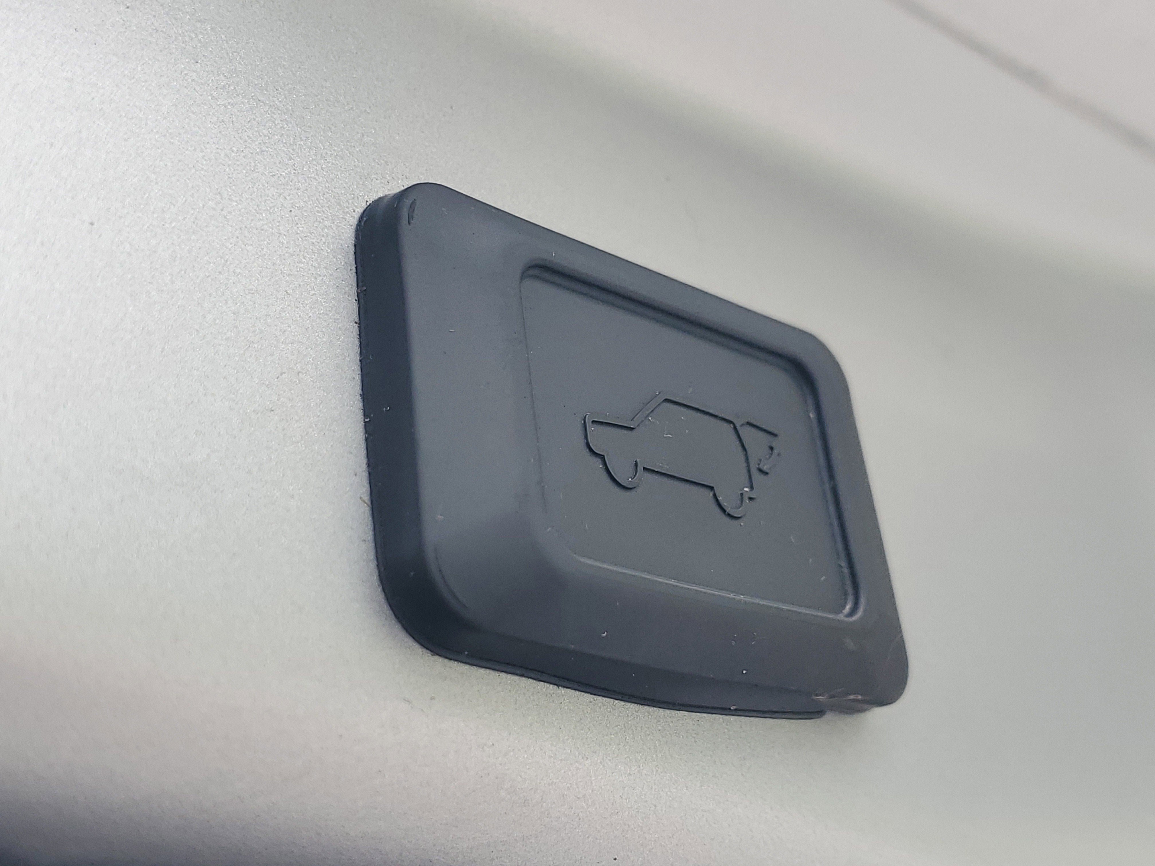 Certified 2022 Toyota RAV4 XLE w/ Convenience Package image 10