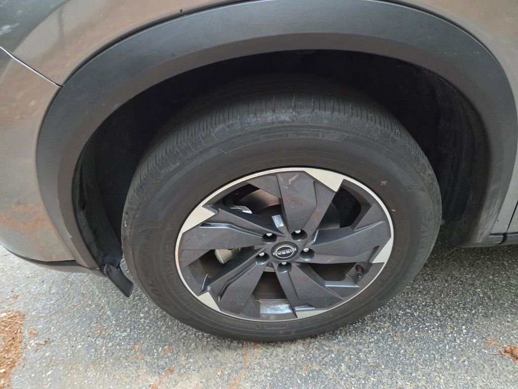 Used 2025 Nissan Rogue SV FWD image 3