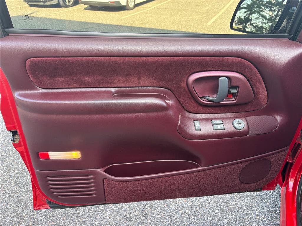 Used 1998 Chevrolet Silverado 1500 2WD Extended Cab w/ Preferred Equipment Group 2 image 8
