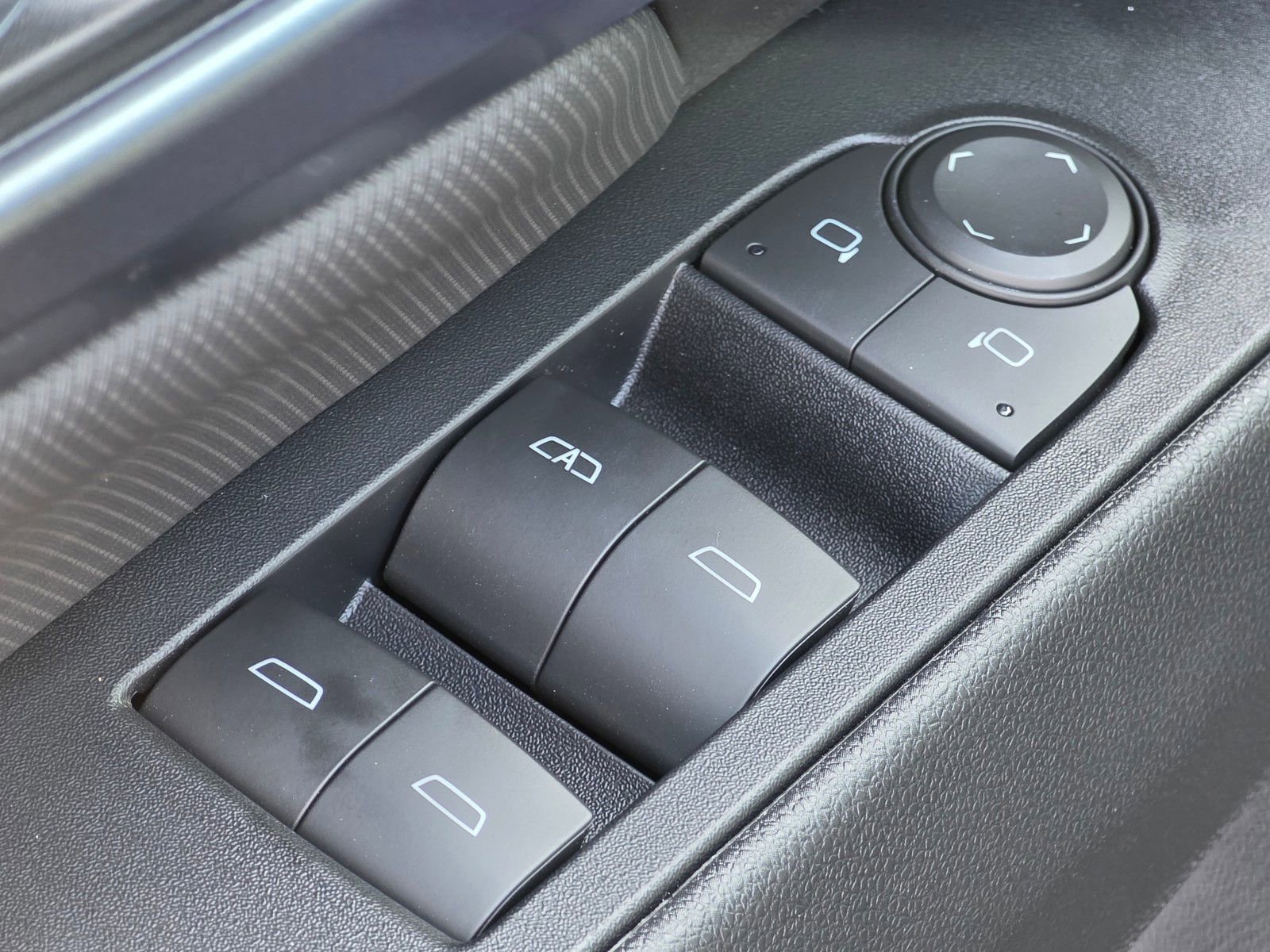 New 2026 Chevrolet Equinox EV LT image 21