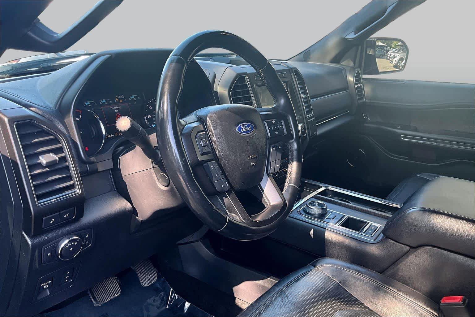 Used 2018 Ford Expedition Limited w/ Equipment Group 301A RWD image 18