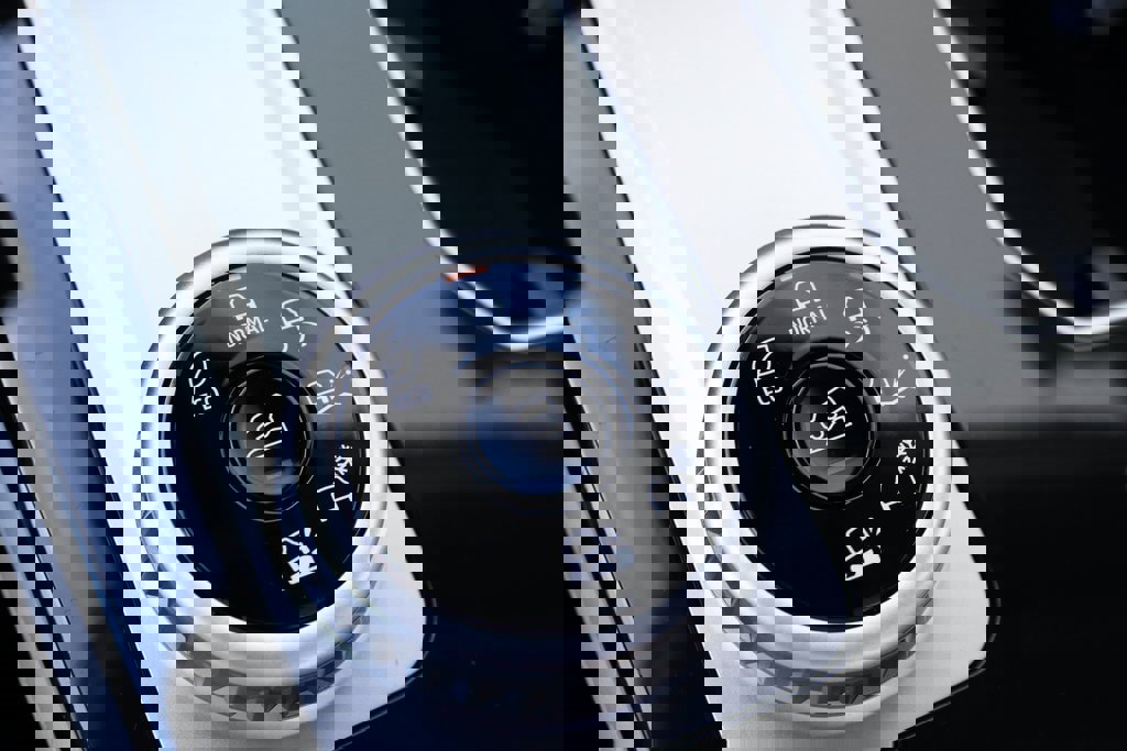 Used 2025 Mitsubishi Outlander SE image 9