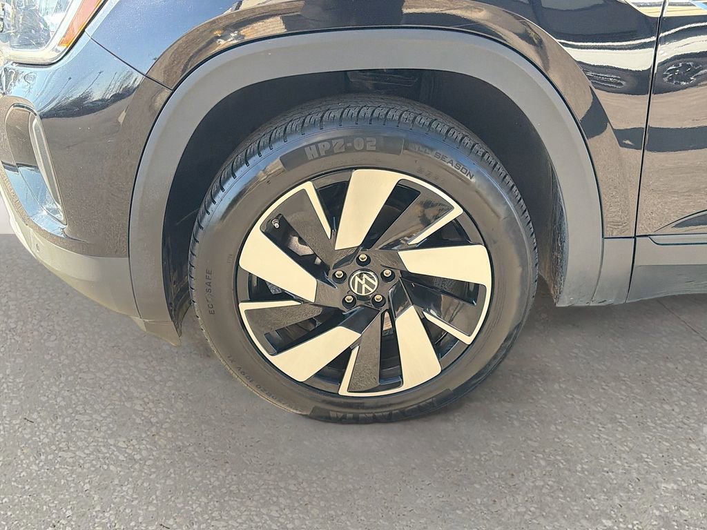 Used 2024 Volkswagen Atlas Cross Sport SE image 39