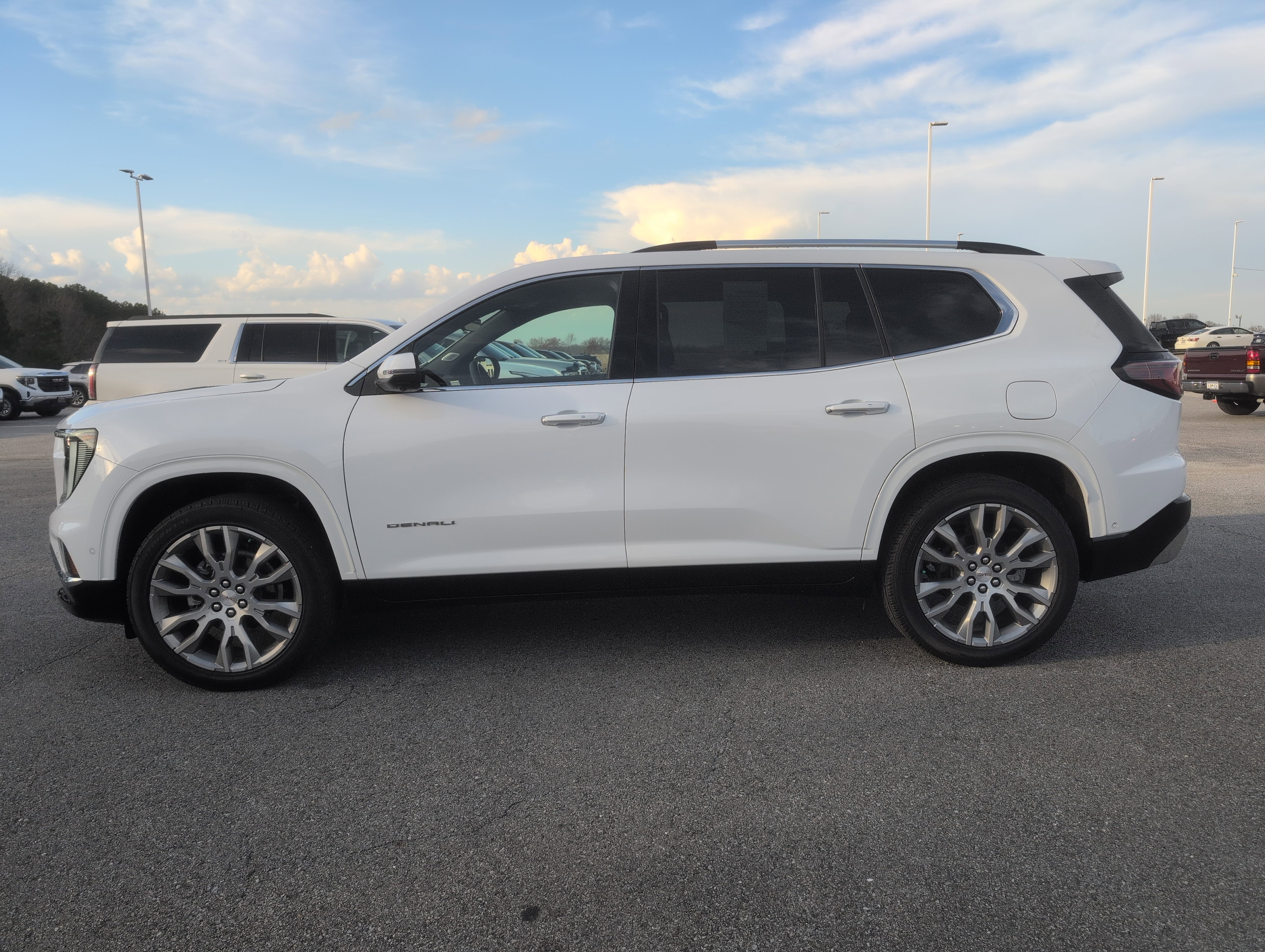 Used 2025 GMC Acadia Denali w/ Super Cruise Package image 4