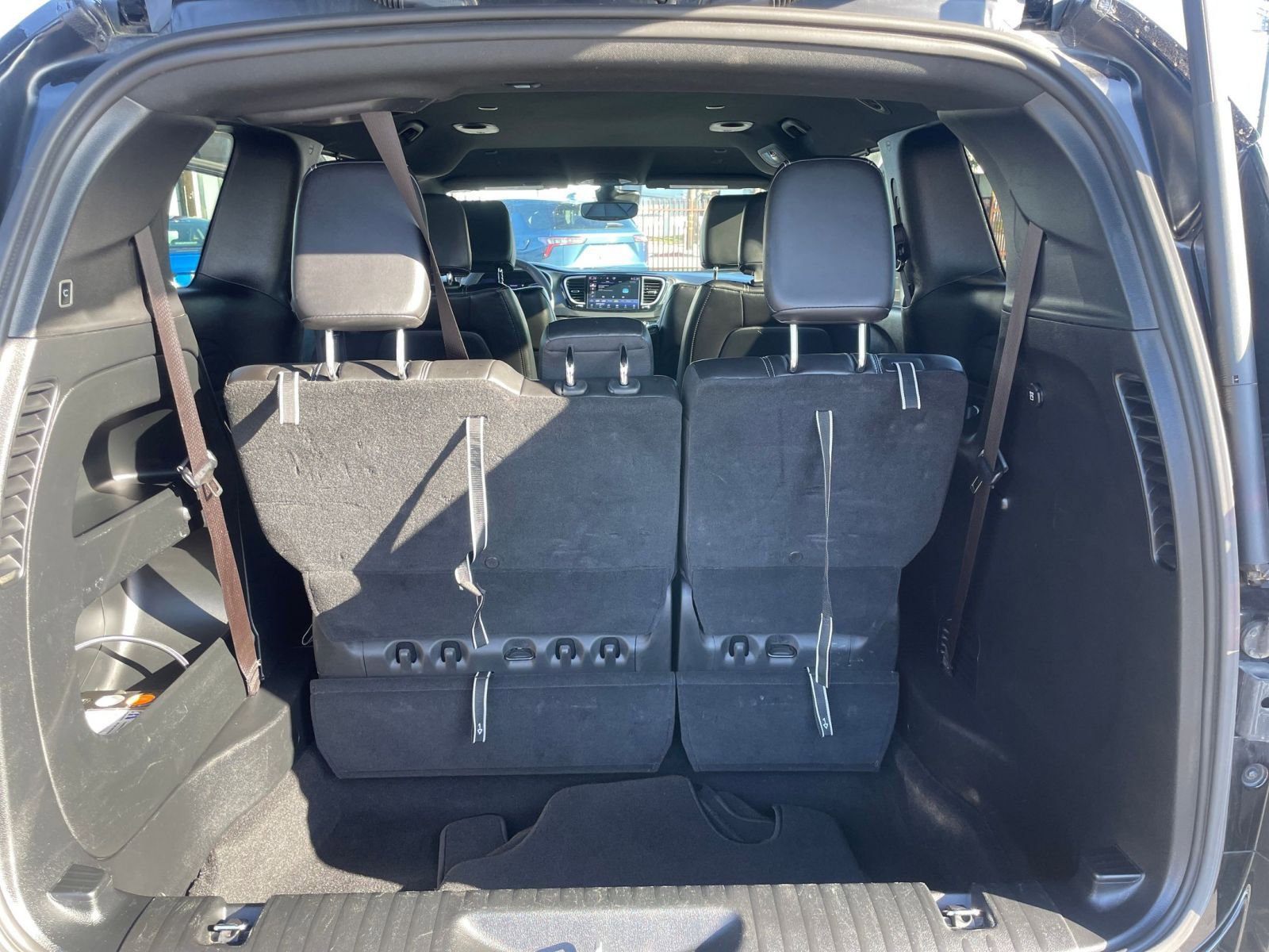 Used 2025 Chrysler Pacifica Select image 33